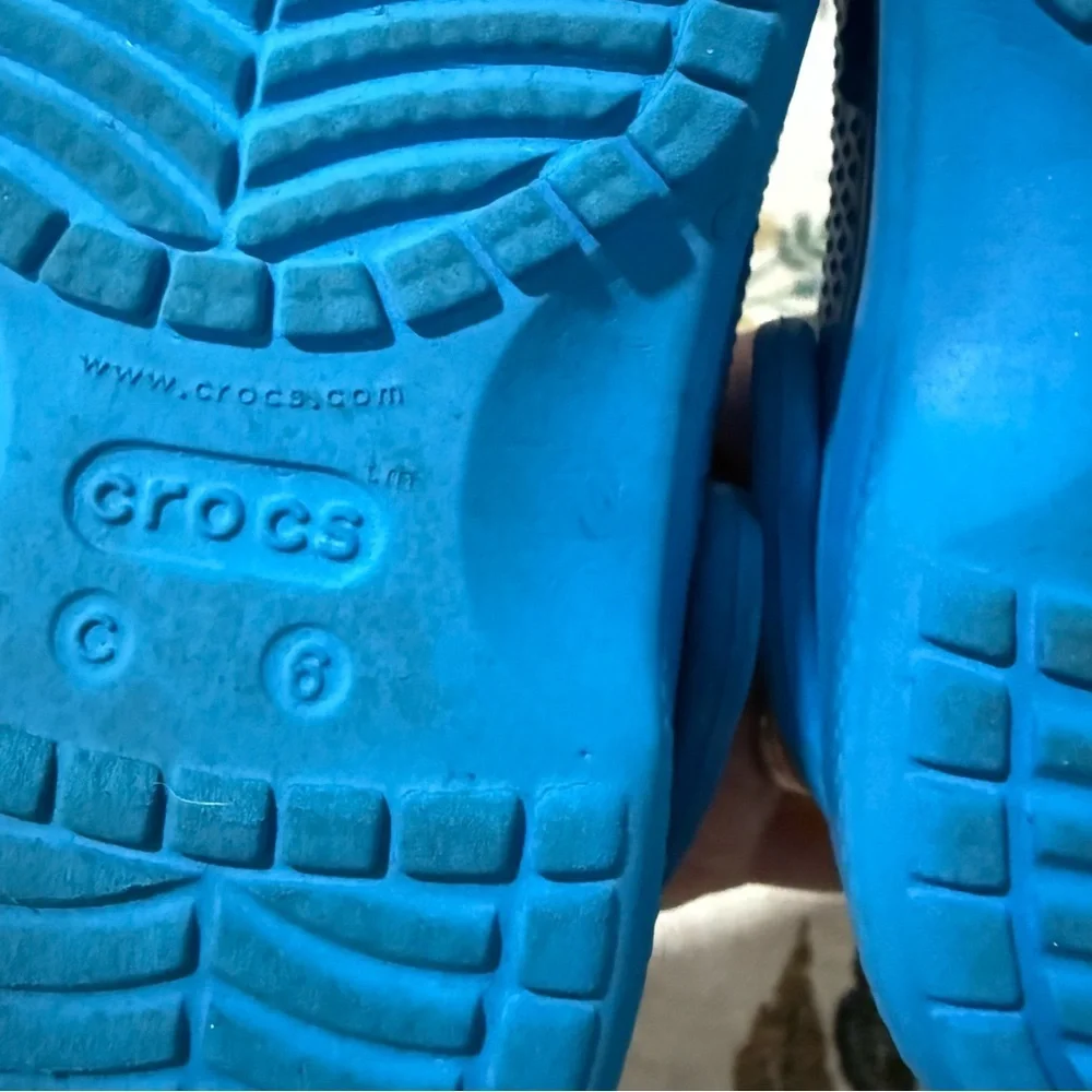 Crocs Kids Blue Clogs size 6